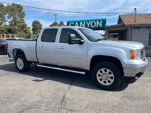 Used 2014 GMC Sierra 2500 SLT w/ Suspension Package, Off-Road AWD/4WD image 2