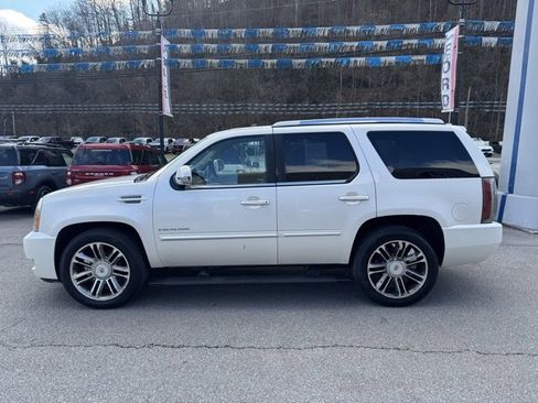 Used 2013 Cadillac Escalade Premium image 5
