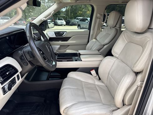 Used 2021 Lincoln Navigator Reserve w/ Luxury Package AWD/4WD image 12