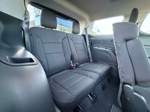 Used 2017 GMC Acadia SLE image 30