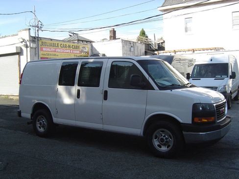 Used 2019 GMC Savana 2500 w/ Driver Convenience Package image 1