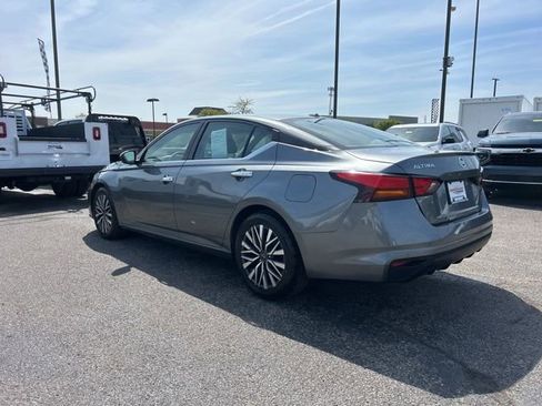 Used 2023 Nissan Altima 2.5 SV image 5