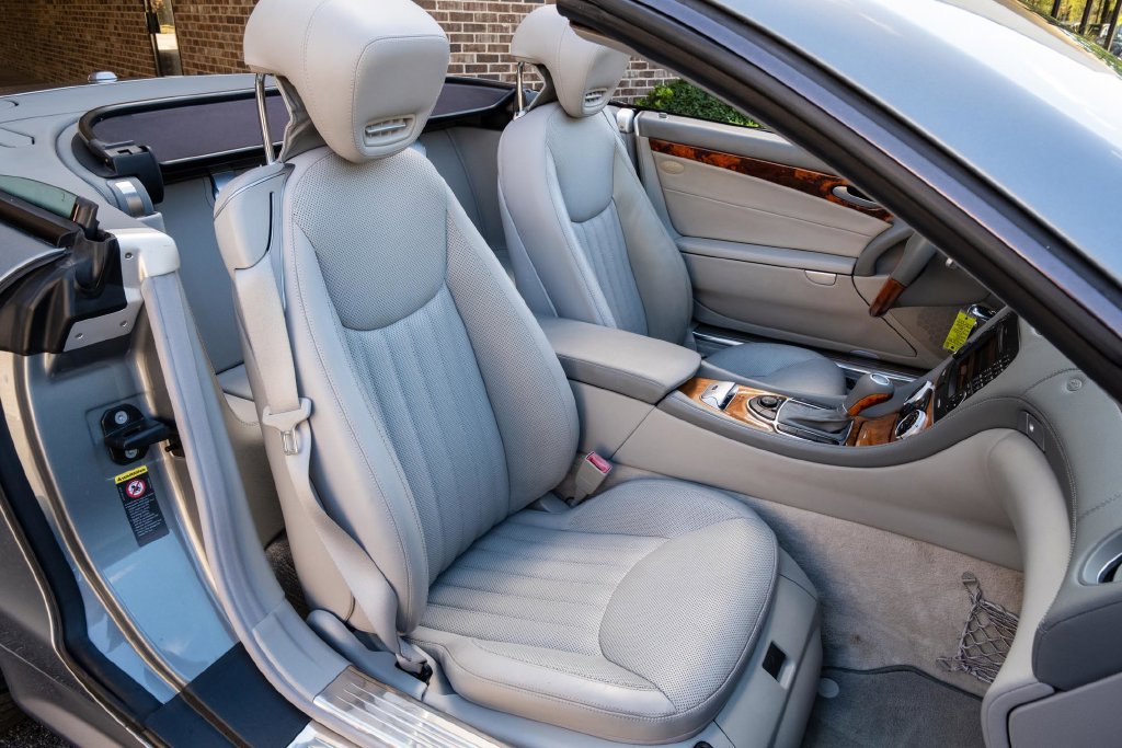 Used 2011 Mercedes-Benz SL 550 image 29