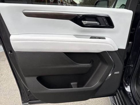 New 2026 Chevrolet Suburban Premier image 19