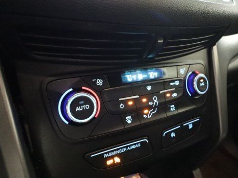 Used 2017 Ford Escape SE w/ Equipment Group 201A FWD image 16