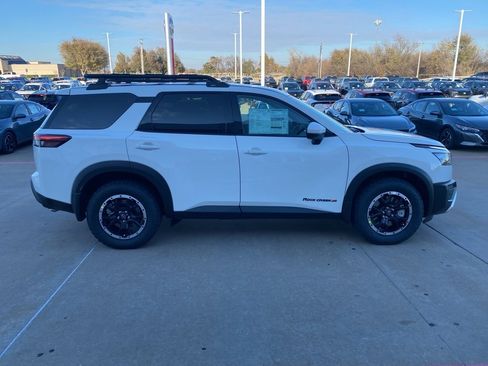 New 2025 Nissan Pathfinder Rock Creek image 6