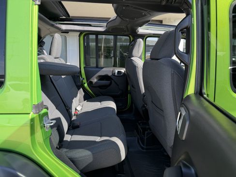 Used 2025 Jeep Wrangler Willys image 27