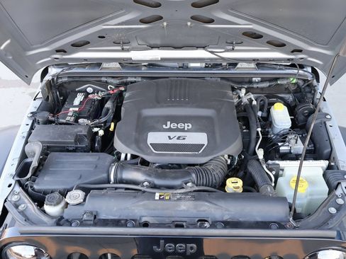 Used 2018 Jeep Wrangler Unlimited Sport S image 34