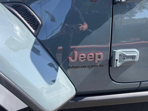 Used 2026 Jeep Wrangler Unlimited Rubicon AWD/4WD image 8