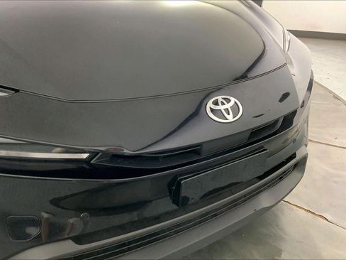 Used 2025 Toyota Prius LE AWD/4WD image 28