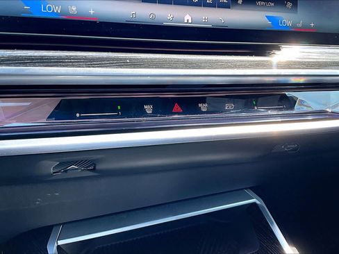 Used 2023 BMW 740i image 34