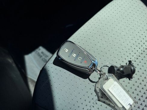 Used 2025 Chevrolet Trax LT image 21