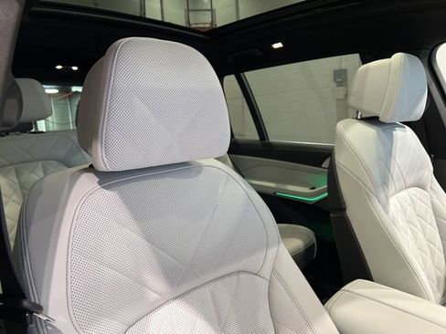 Used 2023 BMW X7 xDrive40i w/ Premium Package image 57