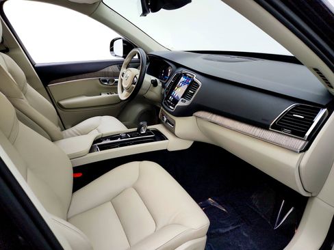 Used 2024 Volvo XC90 B6 Plus image 25