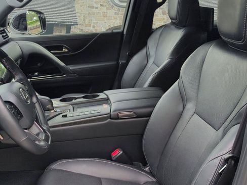 Certified 2026 Lexus LX 700h Luxury w/ Appearance Package AWD/4WD image 8