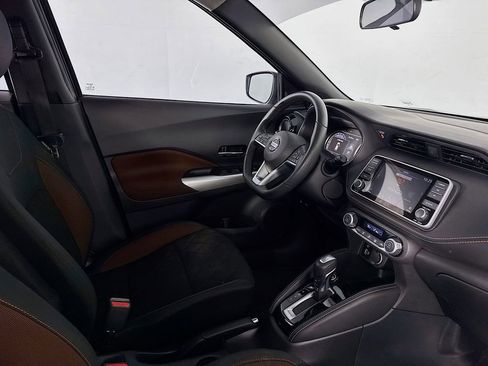 Used 2020 Nissan Kicks SR image 28