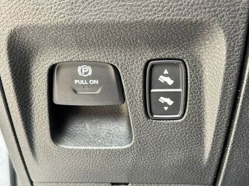 Used 2019 RAM 1500 Laramie AWD/4WD image 21