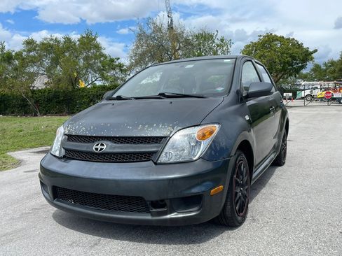 Used 2006 Scion xA Hatchback 4D image 4
