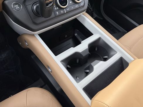 New 2026 Land Rover Defender 110 X-Dynamic SE image 23