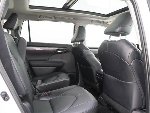 Used 2024 Toyota Highlander Platinum AWD/4WD image 14