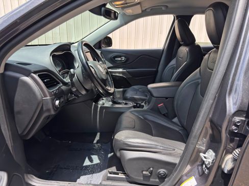 Used 2021 Jeep Cherokee Latitude Lux w/ Comfort/Convenience Group AWD/4WD image 15