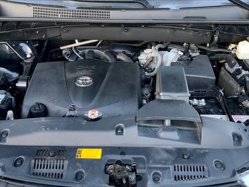 Used 2019 Toyota Highlander XLE AWD/4WD image 30
