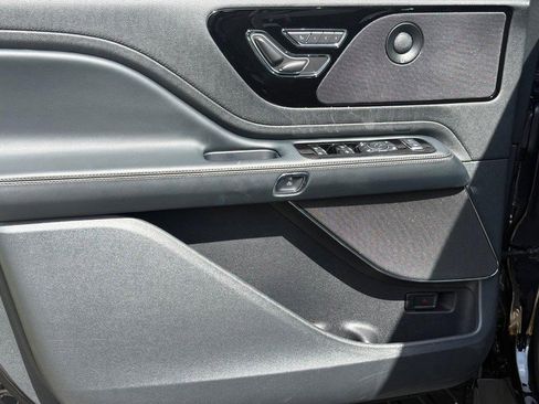 New 2026 Lincoln Aviator AWD image 21