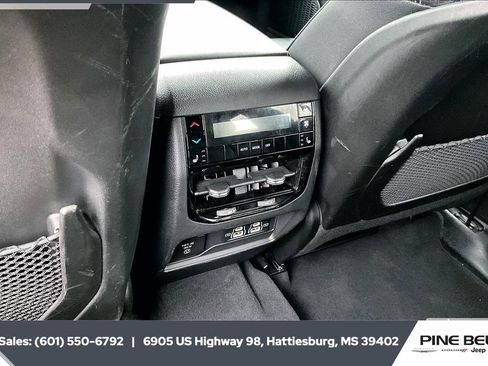 Used 2024 Jeep Grand Cherokee L Limited image 25