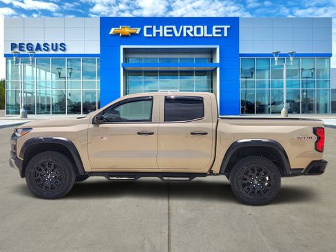 Certified 2024 Chevrolet Colorado Trail Boss w/ Technology Package AWD/4WD image 3