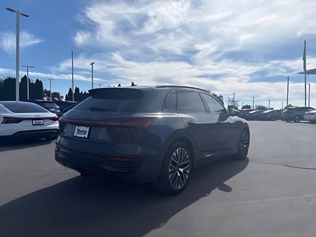Used 2024 Audi Q8 e-tron Premium Plus AWD/4WD image 4