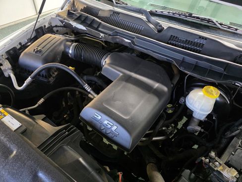 Used 2019 RAM 1500 Express w/ Express Value Package AWD/4WD image 40