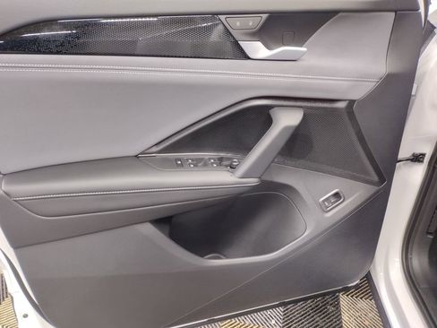 New 2025 Volkswagen Tiguan SE image 19