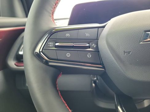 Used 2025 Chevrolet Traverse RS FWD image 24
