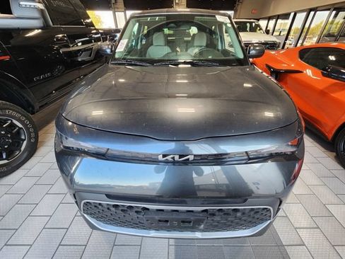 Used 2025 Kia Soul LX w/ LX Technology Package FWD image 2