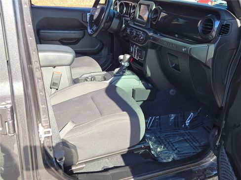 Used 2023 Jeep Wrangler Unlimited Sport image 4