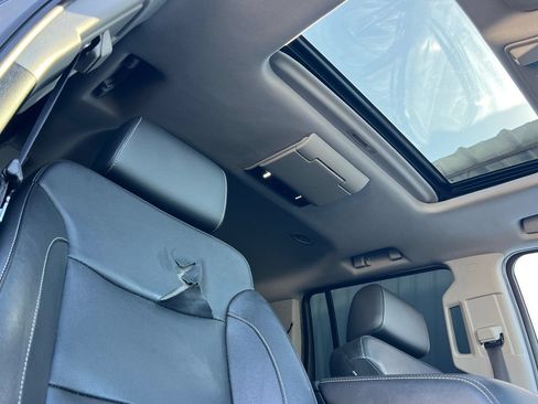 Used 2018 Chevrolet Suburban Premier AWD/4WD image 24