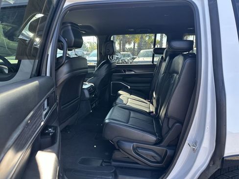 Used 2024 Jeep Wagoneer Series II w/ Flexible Seating Group image 27