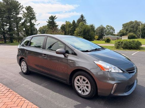 Used 2014 Toyota Prius V Two FWD image 3