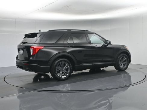 Used 2023 Ford Explorer XLT w/ Equipment Group 202A RWD image 30