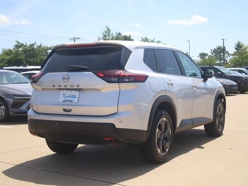 Used 2025 Nissan Rogue SV FWD image 6