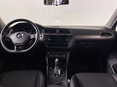 Used 2020 Volkswagen Tiguan SE w/ Panoramic Sunroof Package image 14
