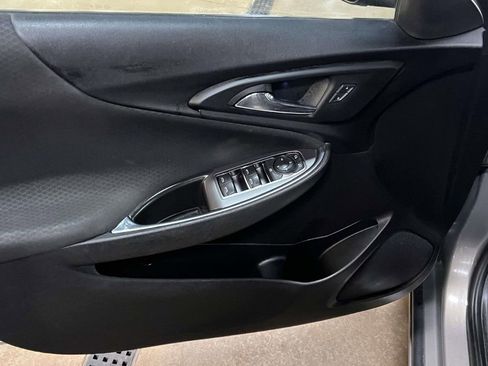 Used 2017 Chevrolet Malibu LT FWD image 12