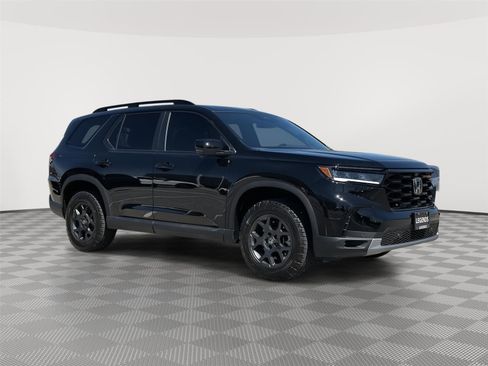 Certified 2025 Honda Pilot TrailSport image 1