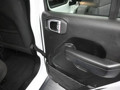 Used 2023 Jeep Wrangler Unlimited Rubicon AWD/4WD image 19