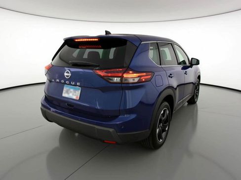 Used 2025 Nissan Rogue SV image 7