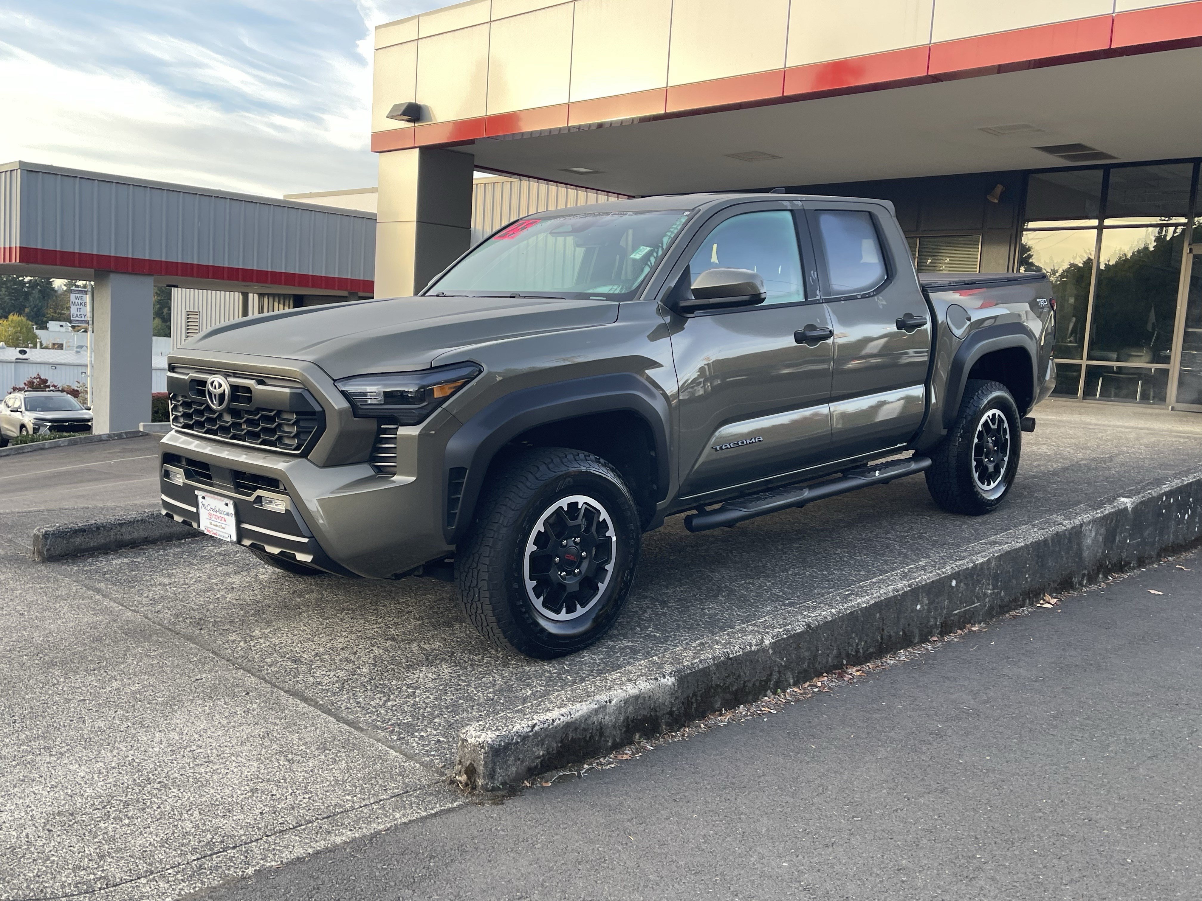 Certified 2025 Toyota Tacoma TRD Off-Road AWD/4WD image 4