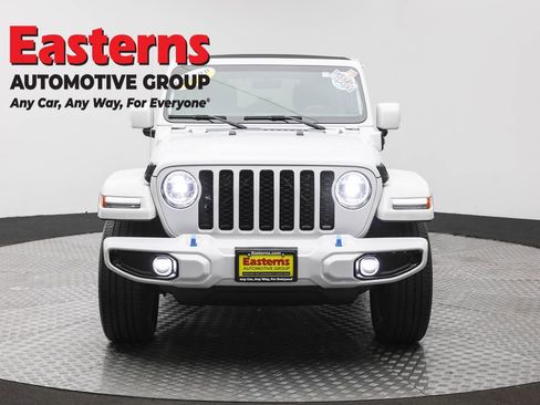 Used 2022 Jeep Wrangler Unlimited Sahara image 2