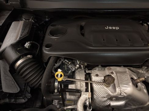Used 2019 Jeep Cherokee Overland image 24
