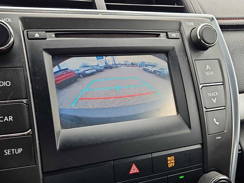 Used 2017 Toyota Camry SE image 15