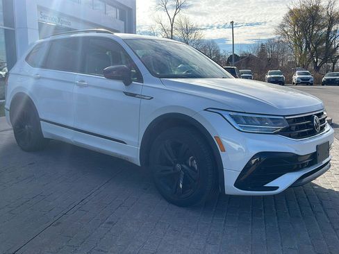 Certified 2023 Volkswagen Tiguan SE R-Line image 3